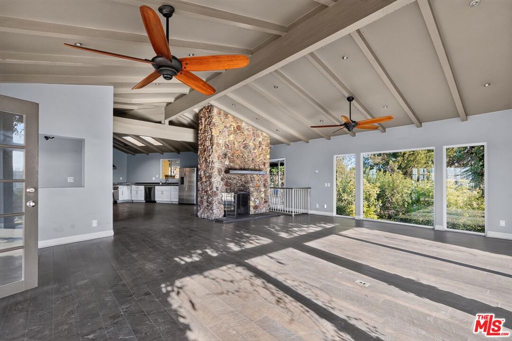 8207 Mulholland Drive Property Photo 6