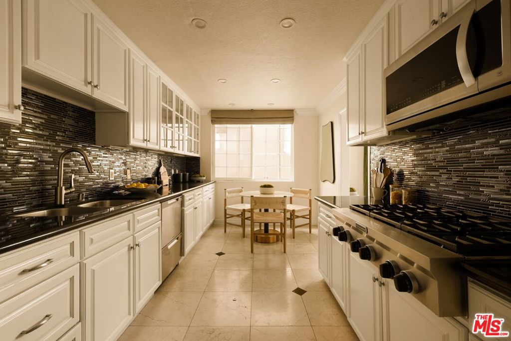 1422 S Bentley Avenue 101 Property Photo 7