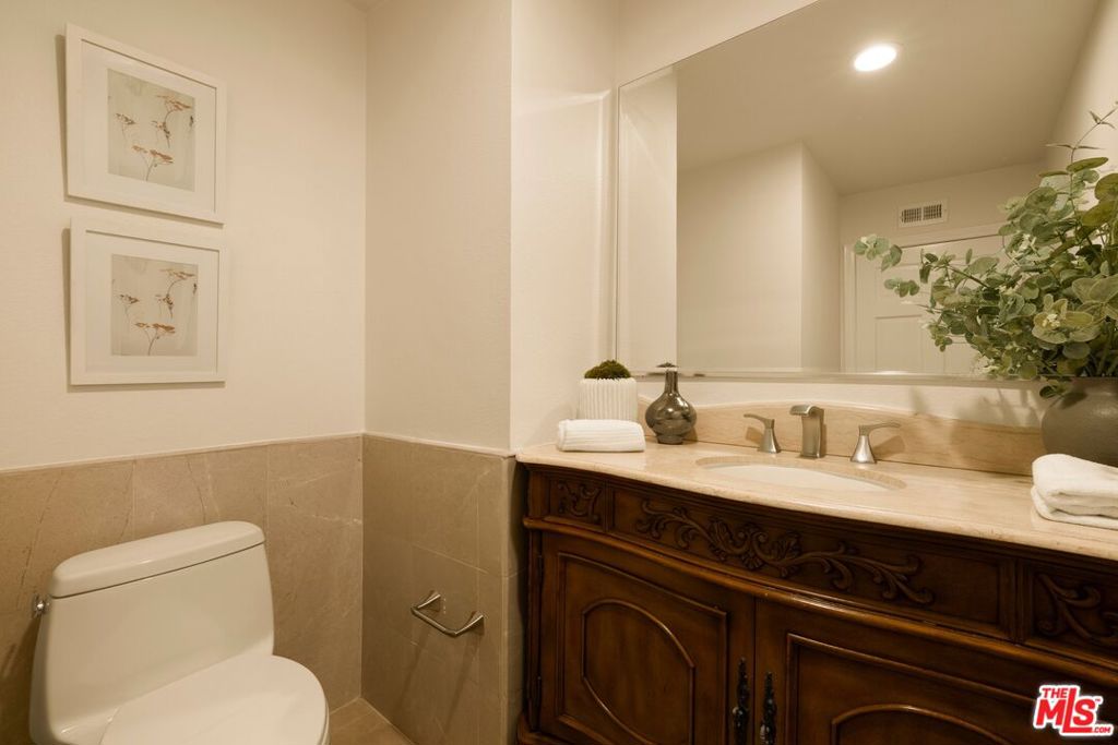 1422 S Bentley Avenue 101 Property Photo 9