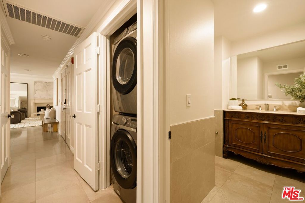 1422 S Bentley Avenue 101 Property Photo 10