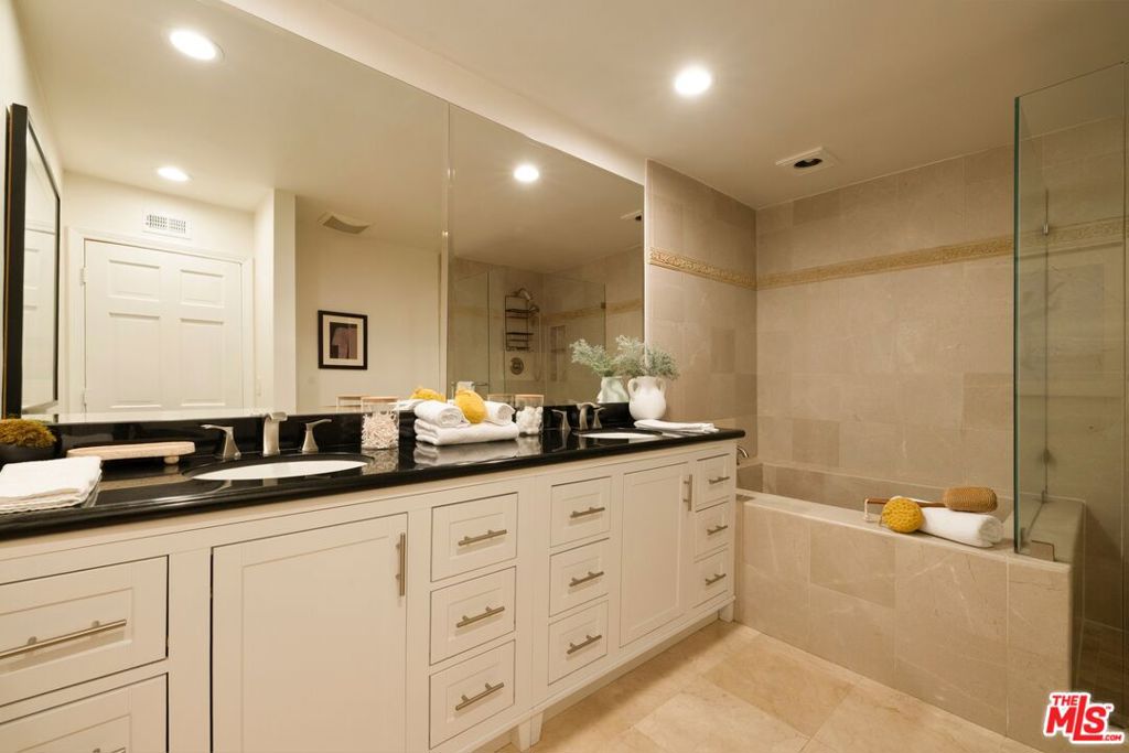 1422 S Bentley Avenue 101 Property Photo 13