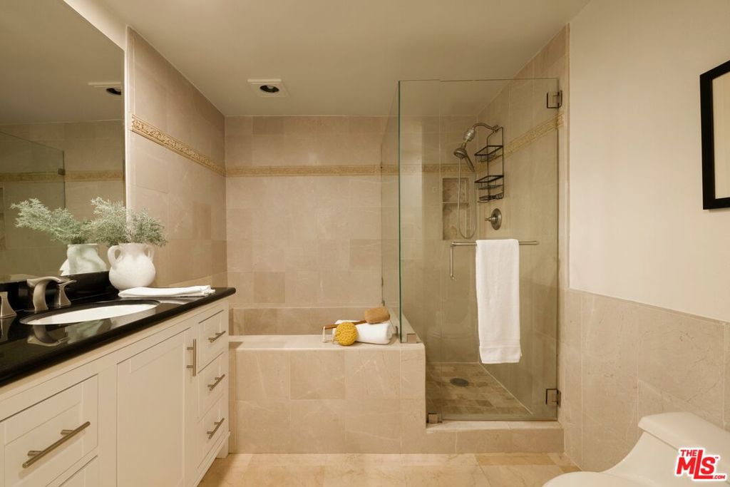 1422 S Bentley Avenue 101 Property Photo 14