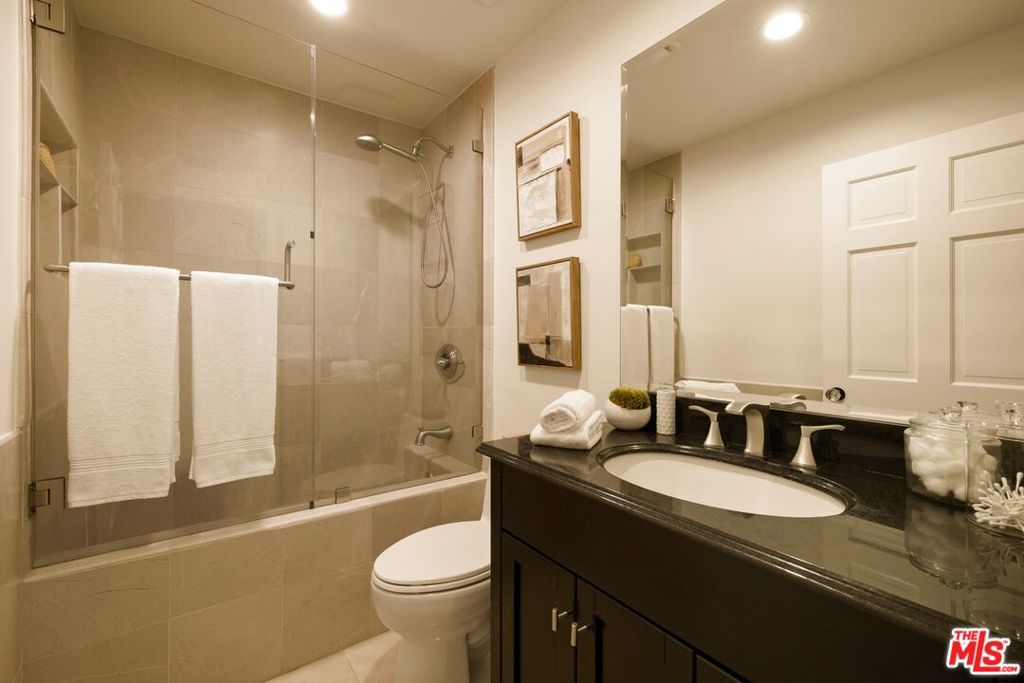 1422 S Bentley Avenue 101 Property Photo 17