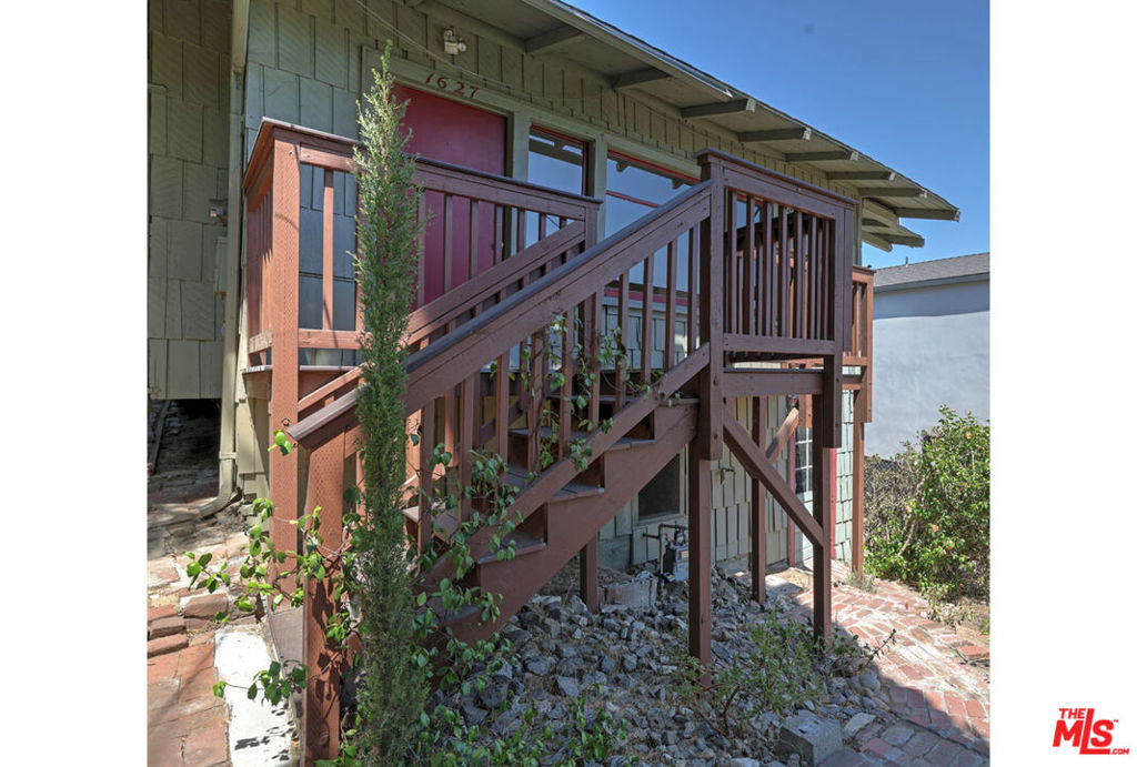 1627 Fargo Street Property Photo 3