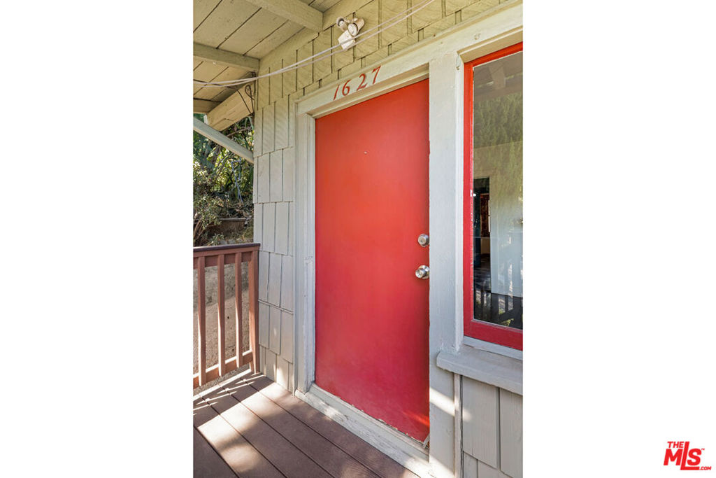 1627 Fargo Street Property Photo 6