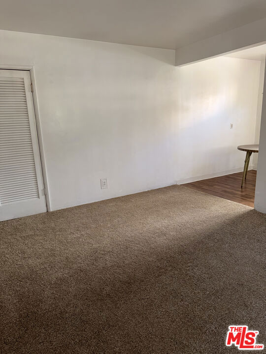5951 Carlton Way Property Photo 8