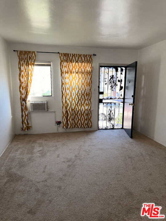 5951 Carlton Way Property Photo 9