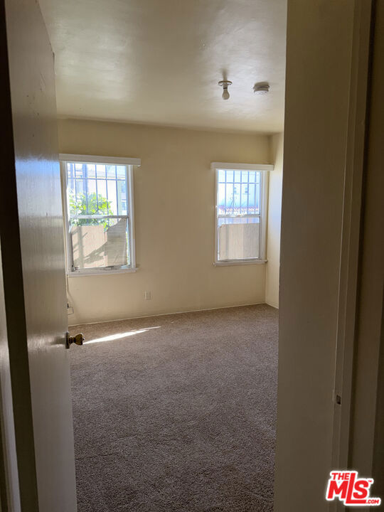 5951 Carlton Way Property Photo 14