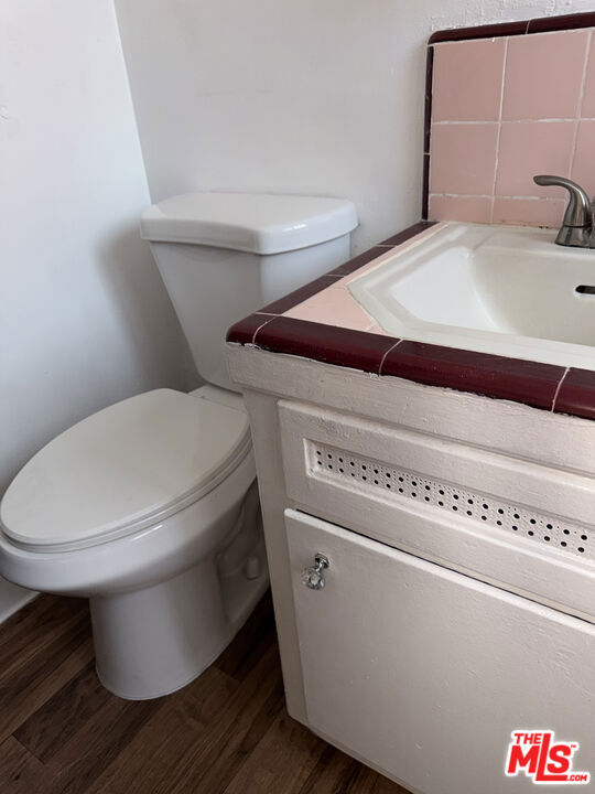 5951 Carlton Way Property Photo 20