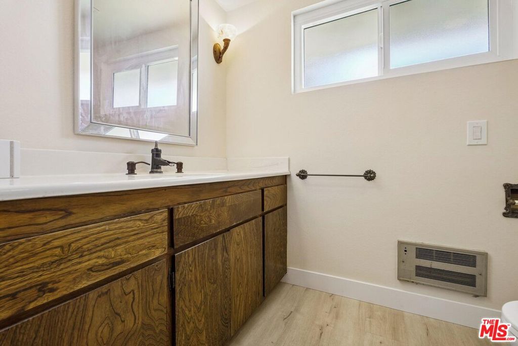 13716 Penn Street 10 Property Photo 40