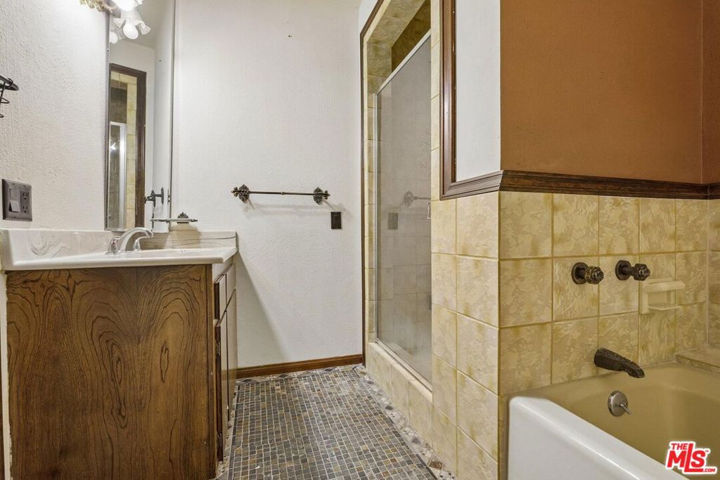 13716 Penn Street 10 Property Photo 49