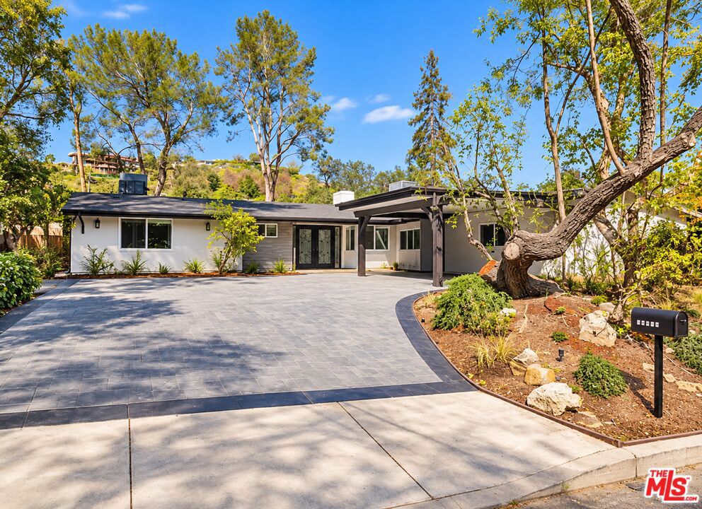 16047 Meadowcrest Road Property Photo 1
