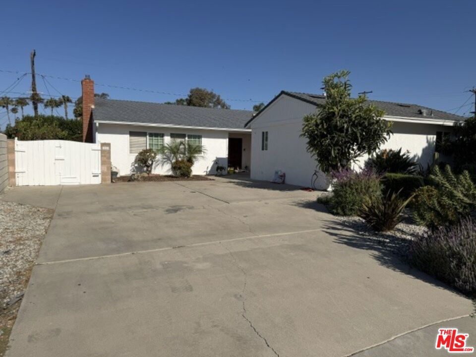 1051 Gill Avenue Property Photo