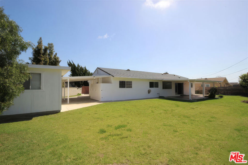 1051 Gill Avenue Property Photo 8