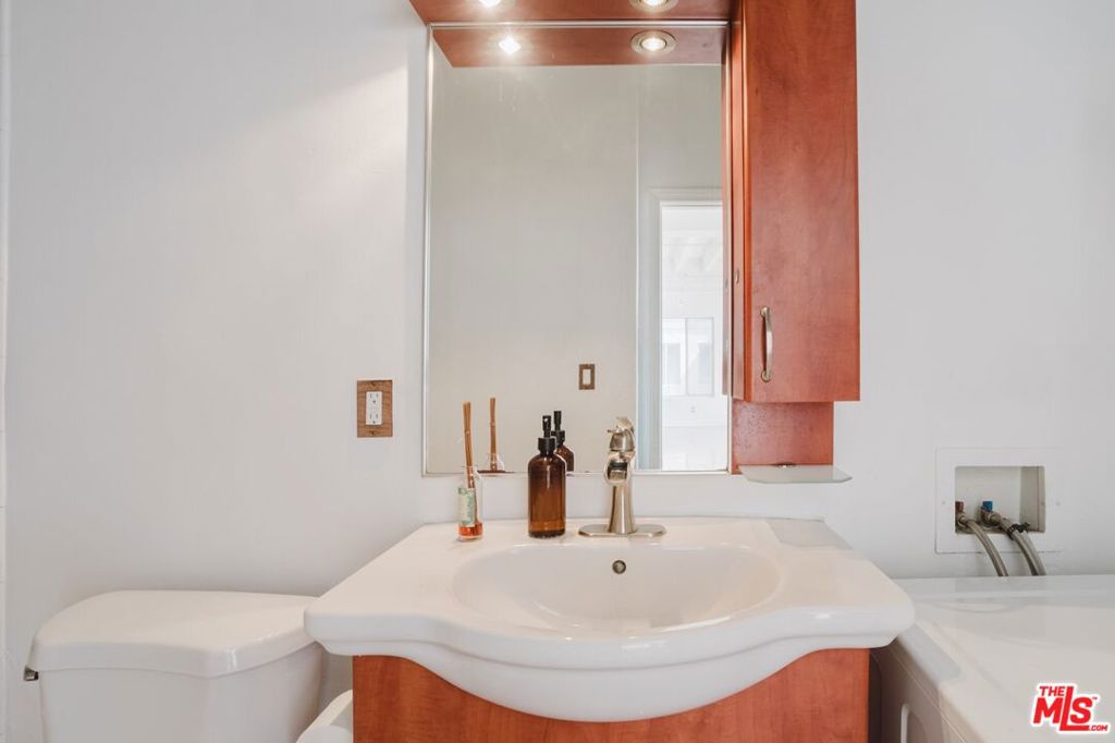 312 W 5th Street 1112 Property Photo 29