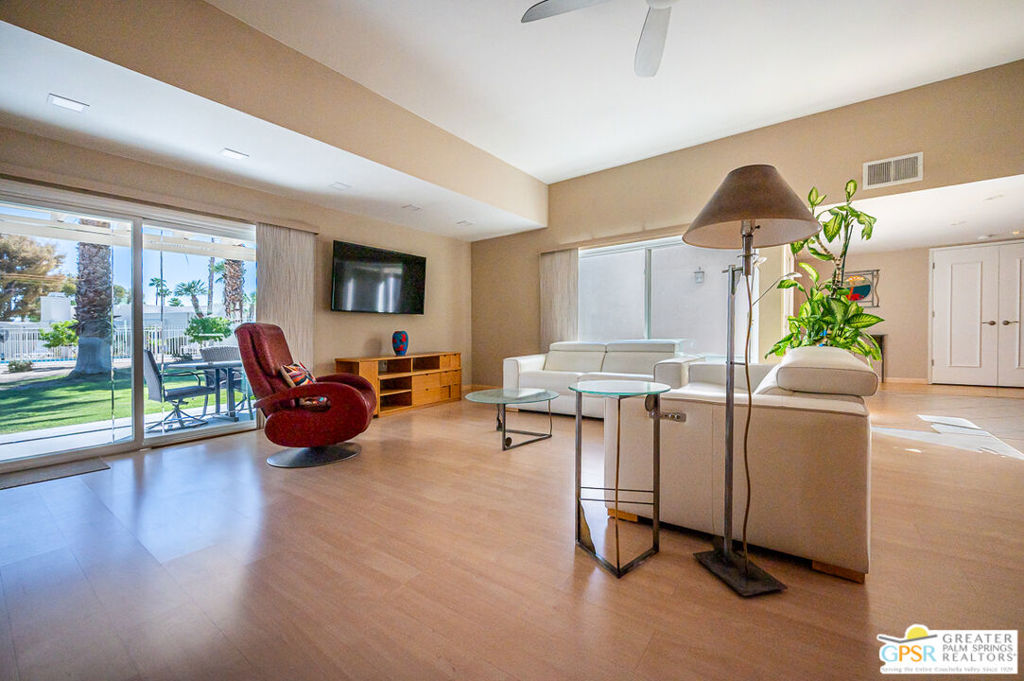 5980 Paradise Plaza Property Photo 4