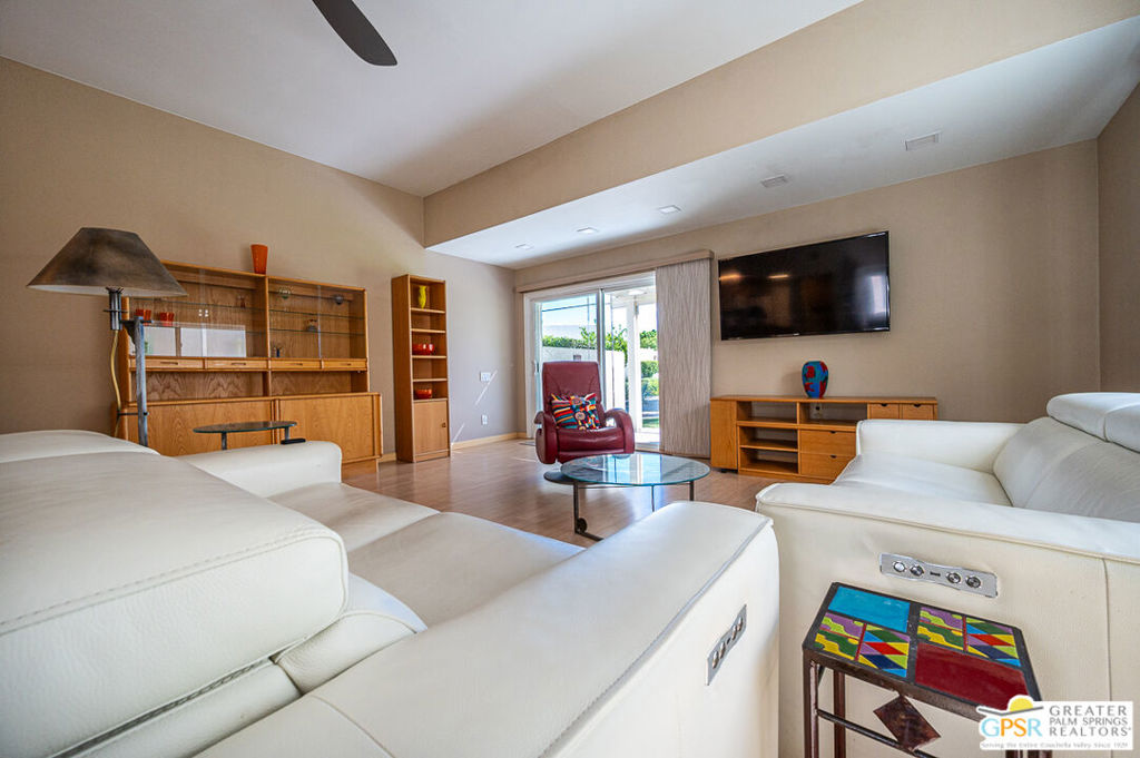 5980 Paradise Plaza Property Photo 5