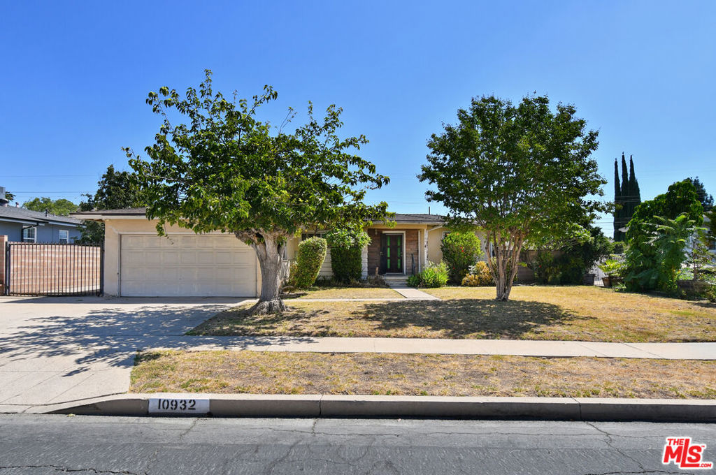 10932 Whitaker Avenue Property Photo 1