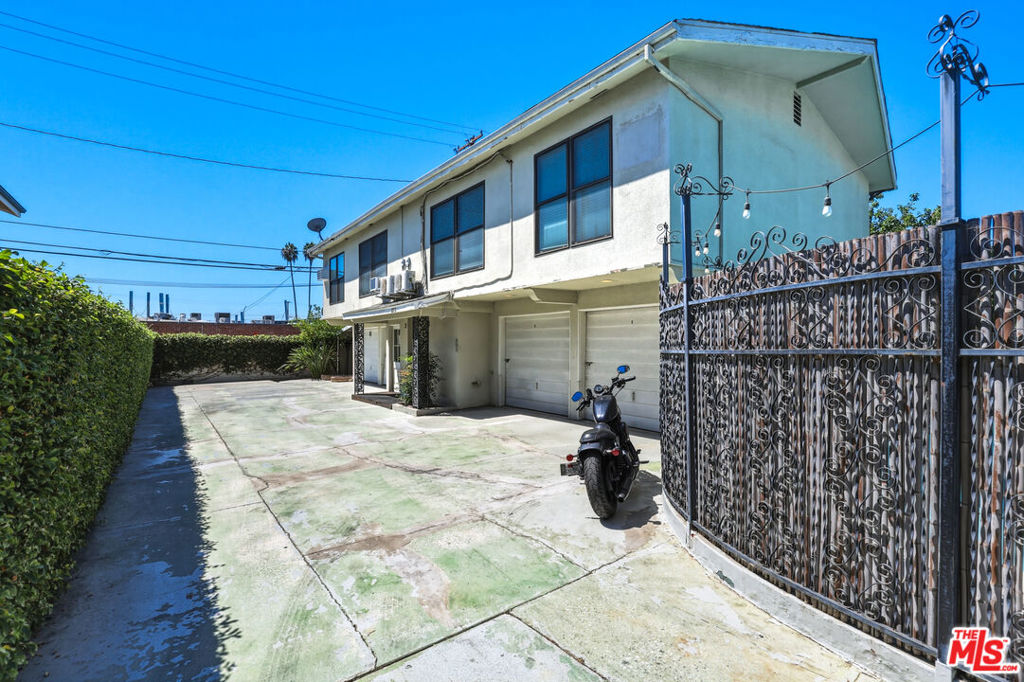2270 White Street Property Photo 5