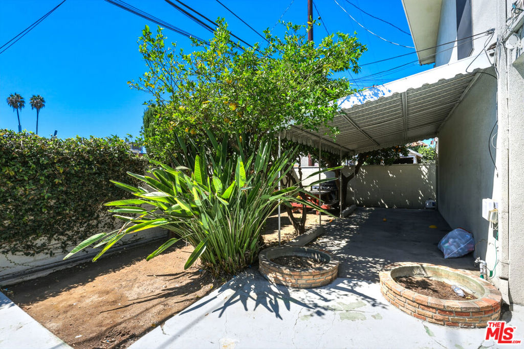 2270 White Street Property Photo 8