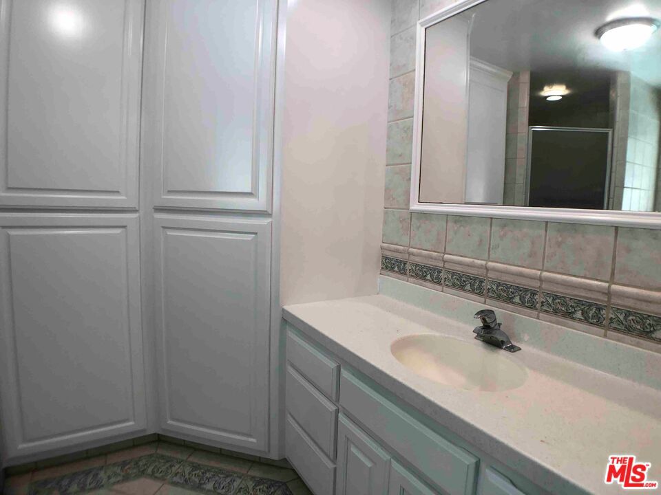 2270 White Street Property Photo 24