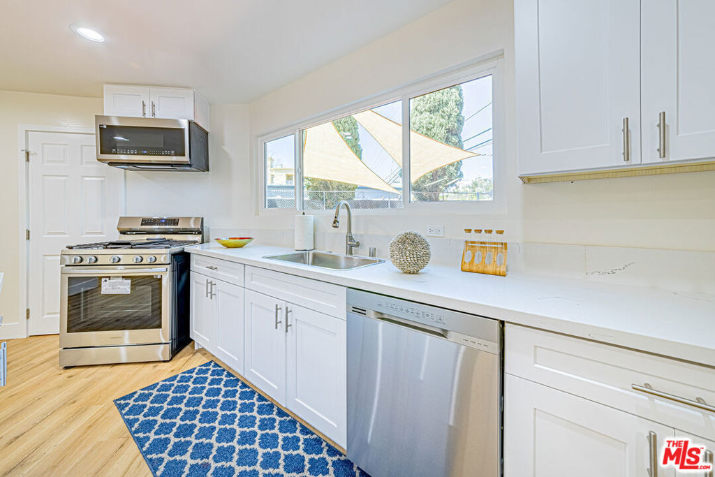 5633 La Mirada Avenue Property Photo 18
