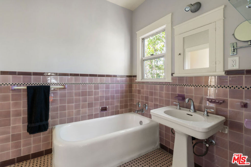 1642 Elevado Street Property Photo 22