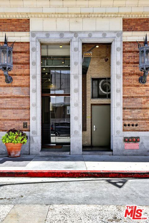 1850 Industrial Street 606 Property Photo 28