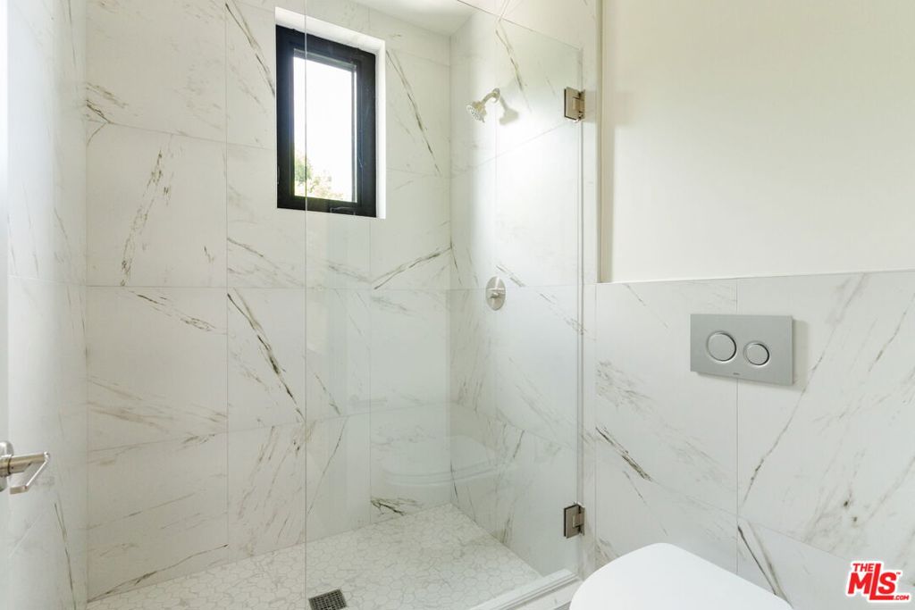 1051 N Spaulding Avenue E Property Photo 38