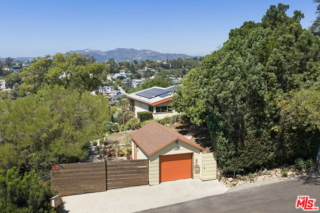 2021 Park Drive Property Photo 1