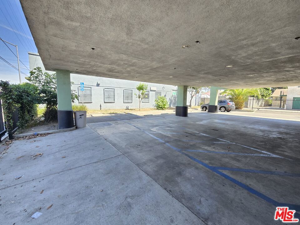 1512 W Slauson Avenue Property Photo 8
