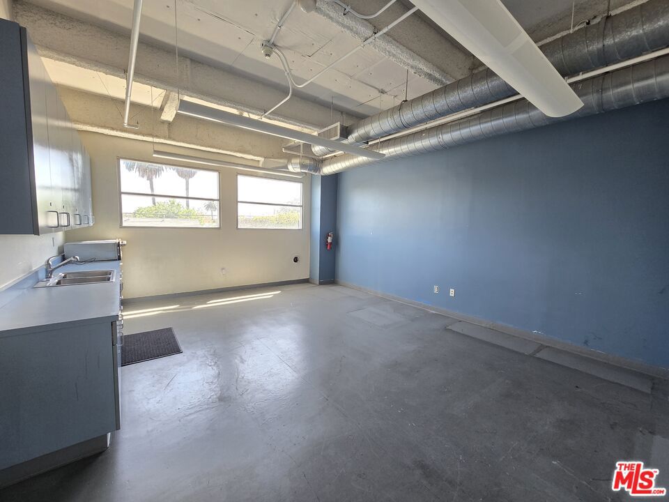 1512 W Slauson Avenue Property Photo 9