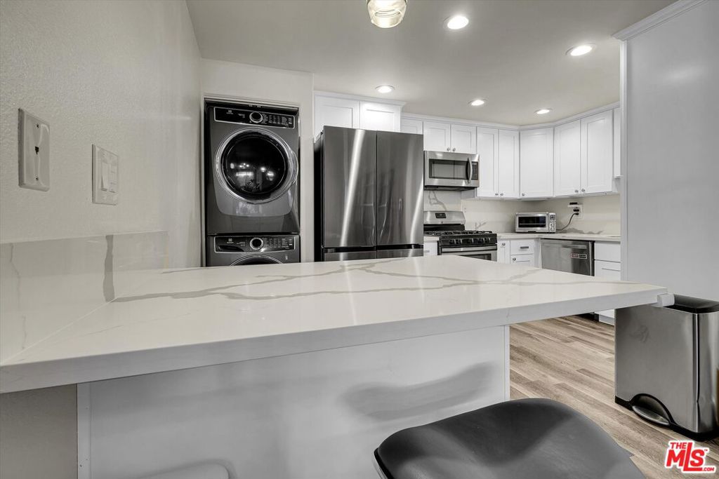 810 S Lucerne Boulevard 203 Property Photo 5