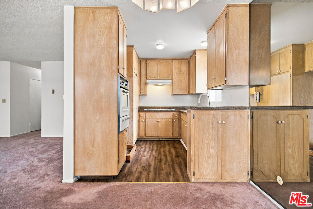 1045 S Bedford Street 3 Property Photo 4