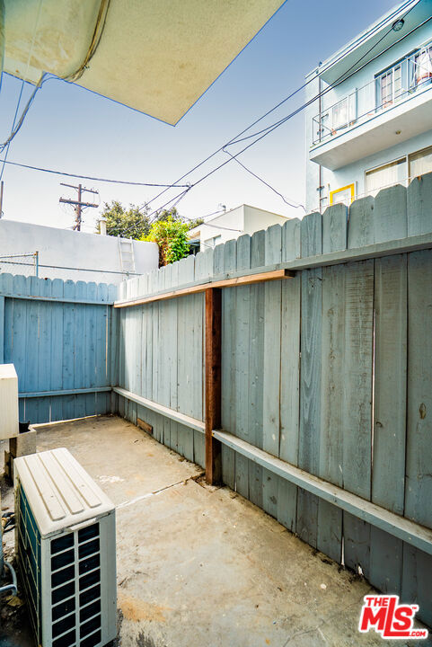 1045 S Bedford Street 3 Property Photo 8