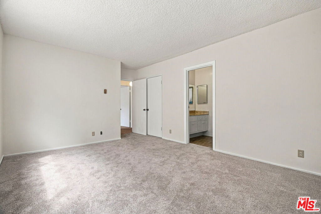1045 S Bedford Street 3 Property Photo 16