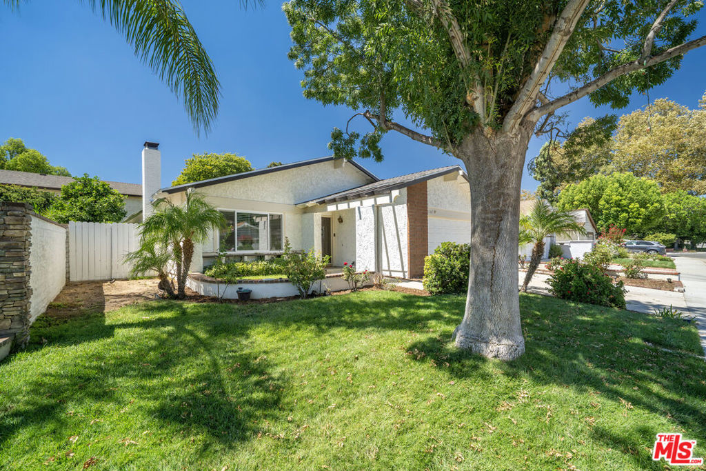 25347 Via Oriol Property Photo 2
