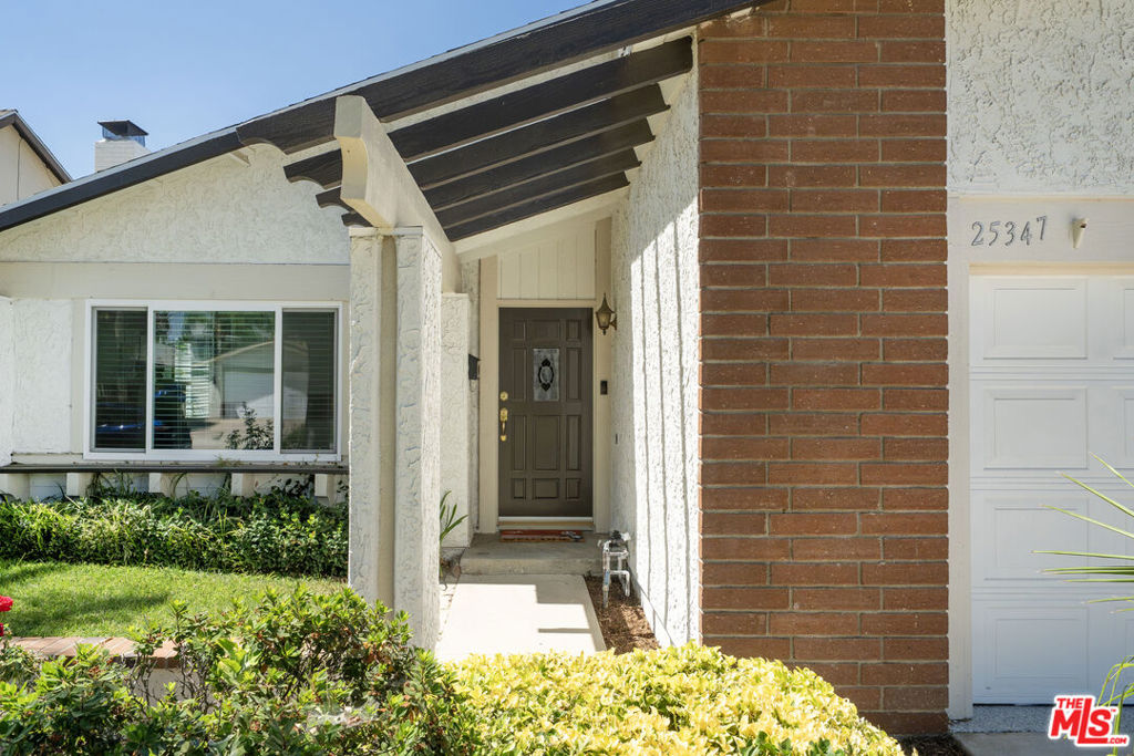 25347 Via Oriol Property Photo 3