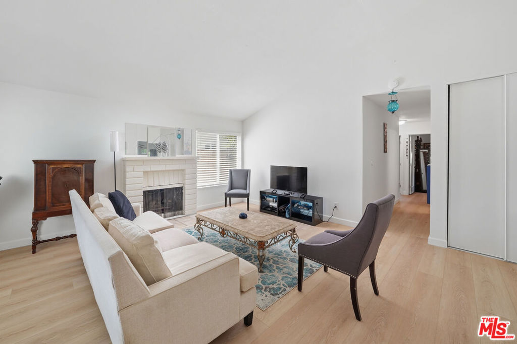 25347 Via Oriol Property Photo 4