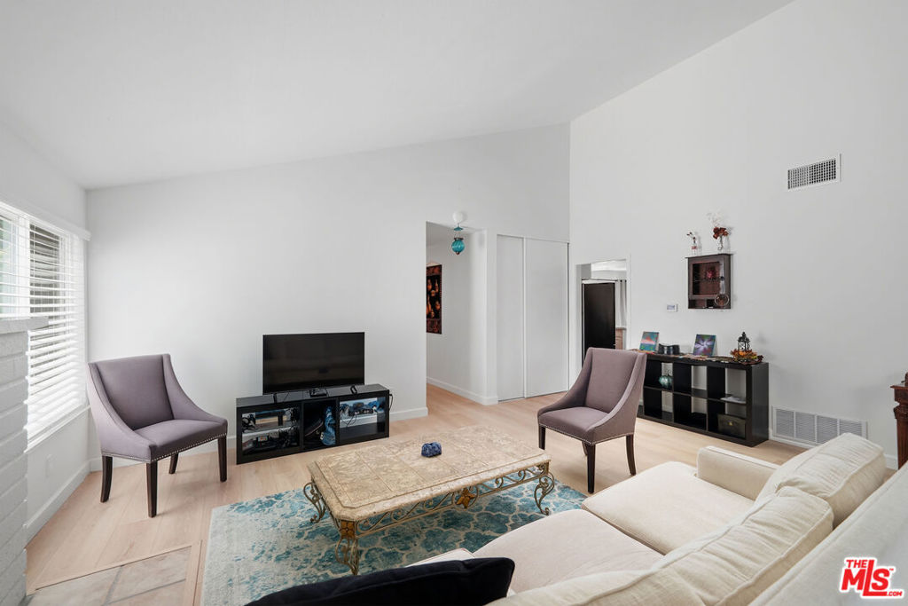 25347 Via Oriol Property Photo 5