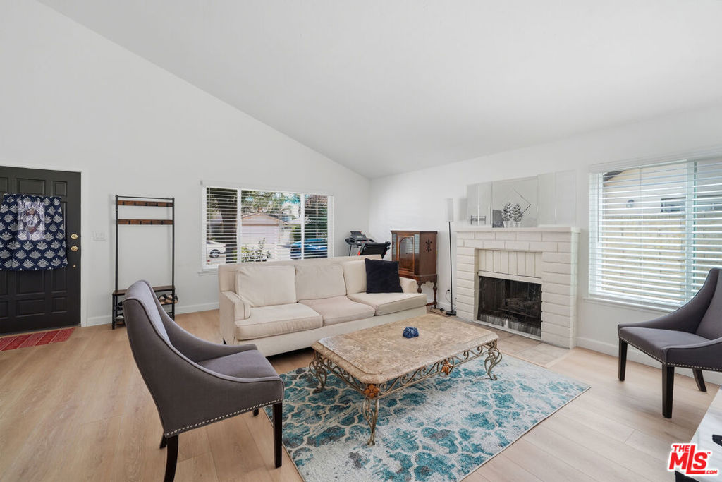 25347 Via Oriol Property Photo 6
