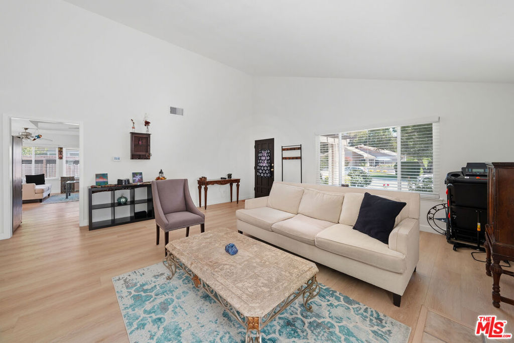 25347 Via Oriol Property Photo 7