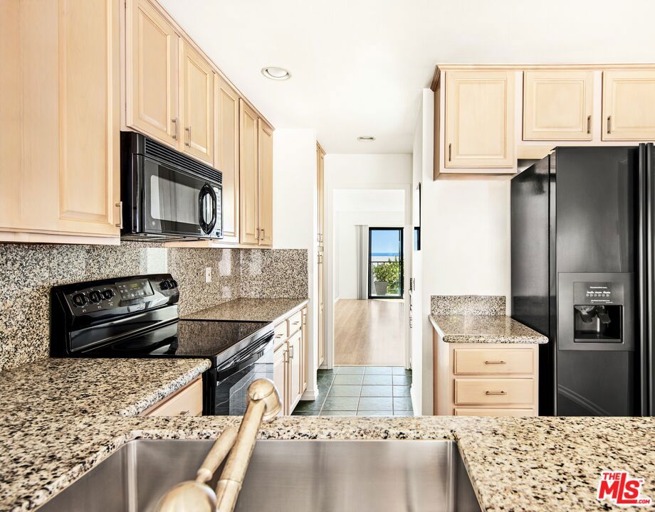 6772 Shearwater Lane Property Photo 9