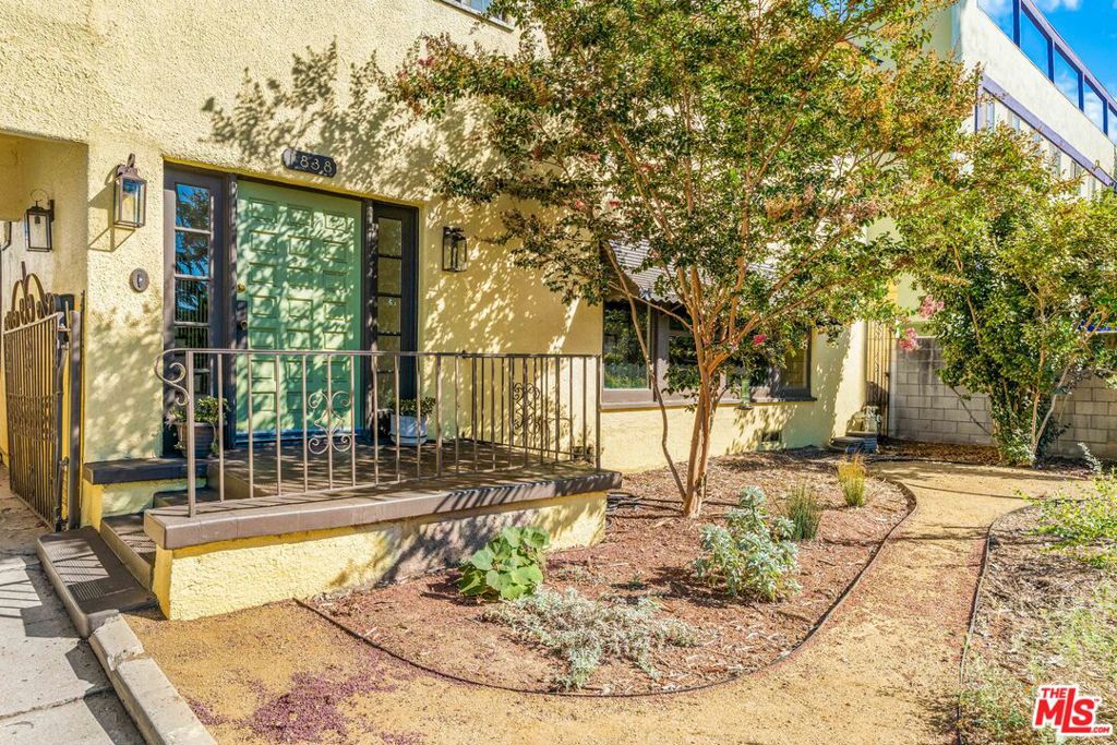 1838 S Victoria Avenue Property Photo 4