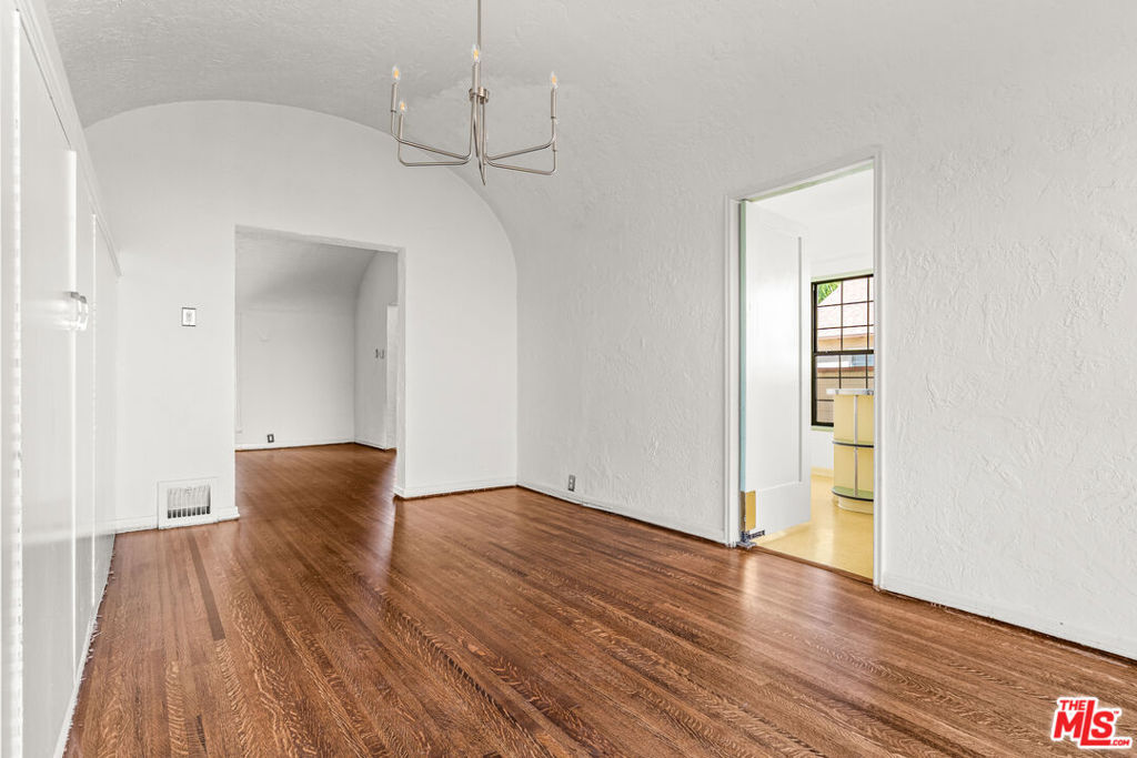 1838 S Victoria Avenue Property Photo 15