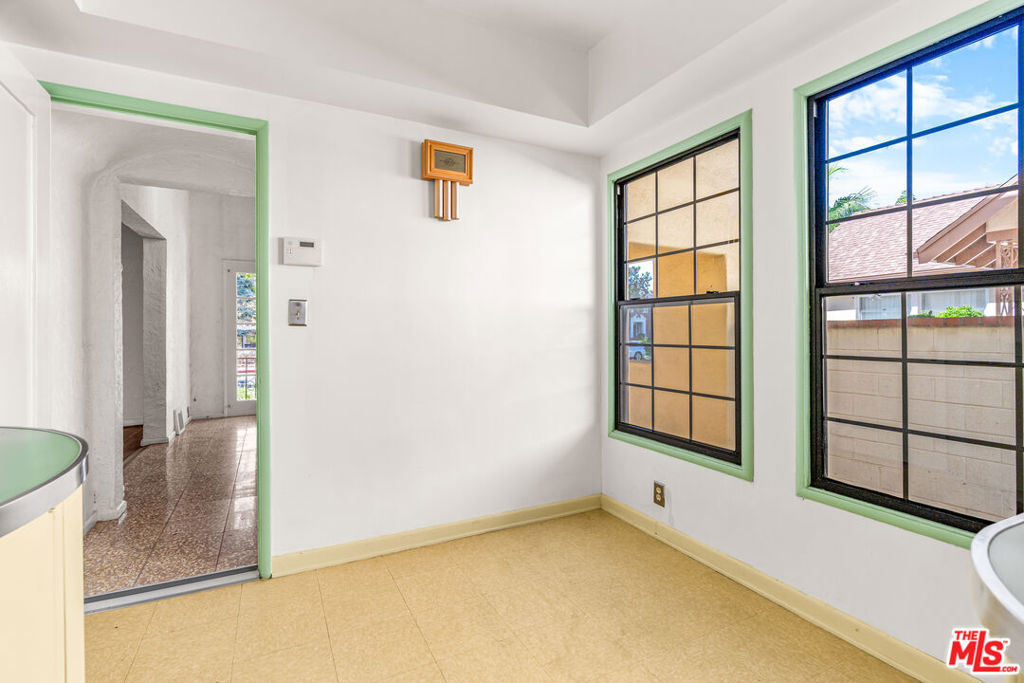 1838 S Victoria Avenue Property Photo 25