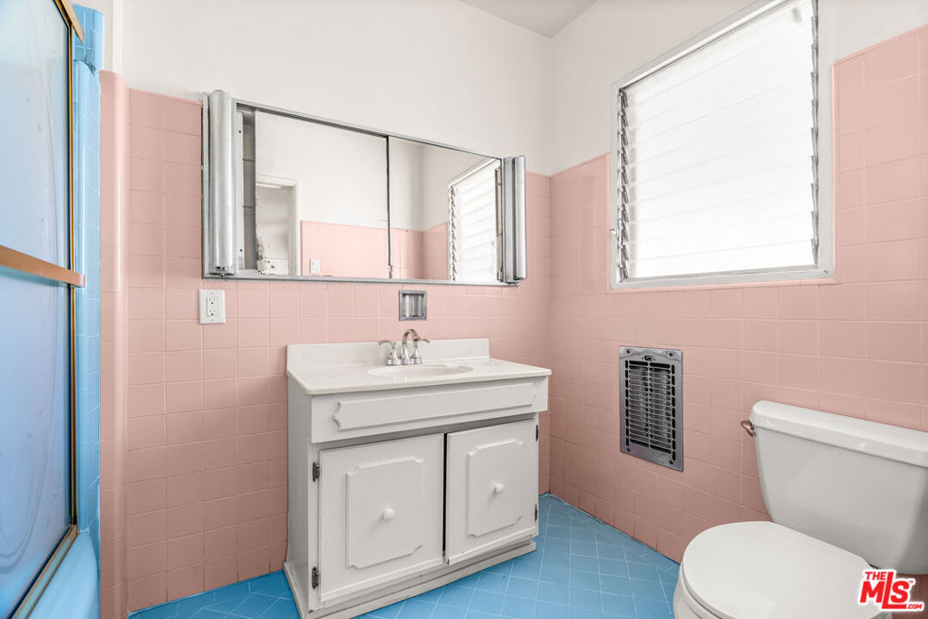 1838 S Victoria Avenue Property Photo 37