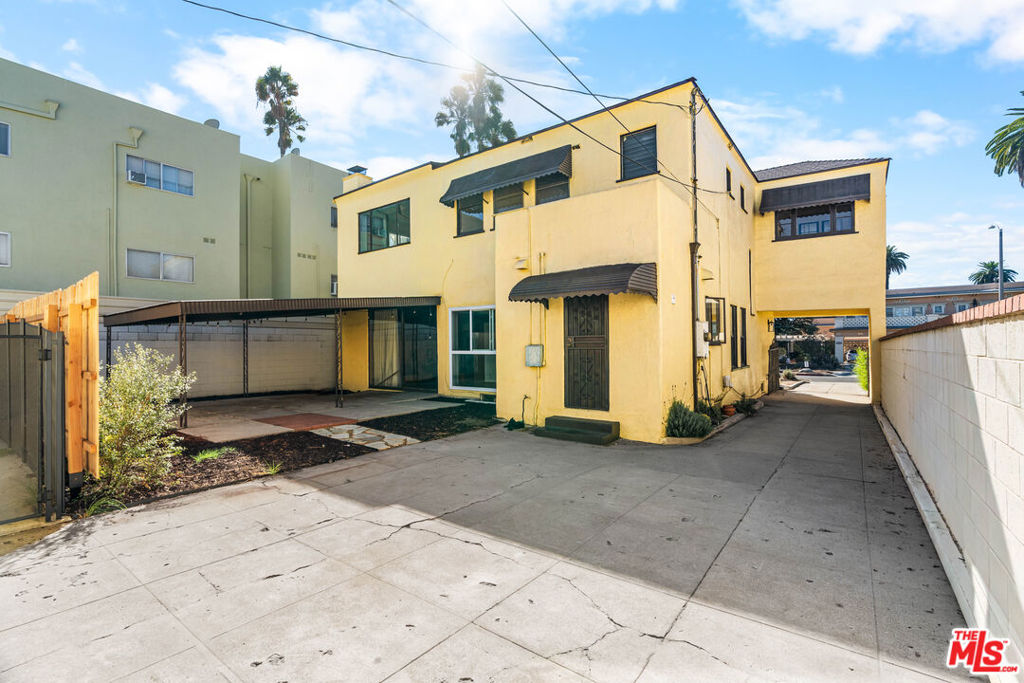 1838 S Victoria Avenue Property Photo 39