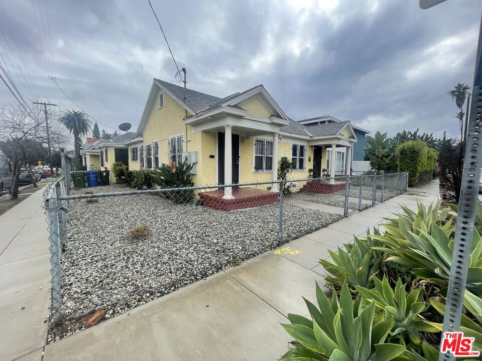 2711 Cimarron Street Property Photo 2