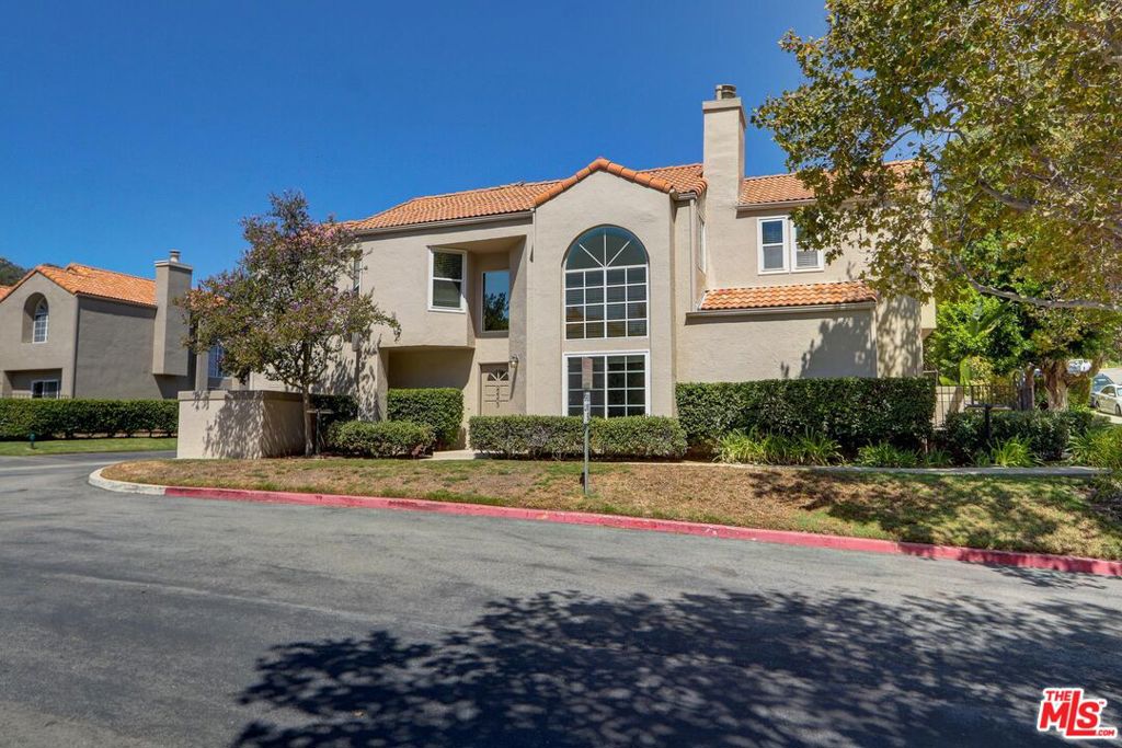 22303 Golden Canyon Circle Property Photo 1
